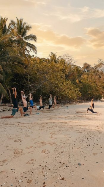 Clase de yoga al aire libre Pauzo